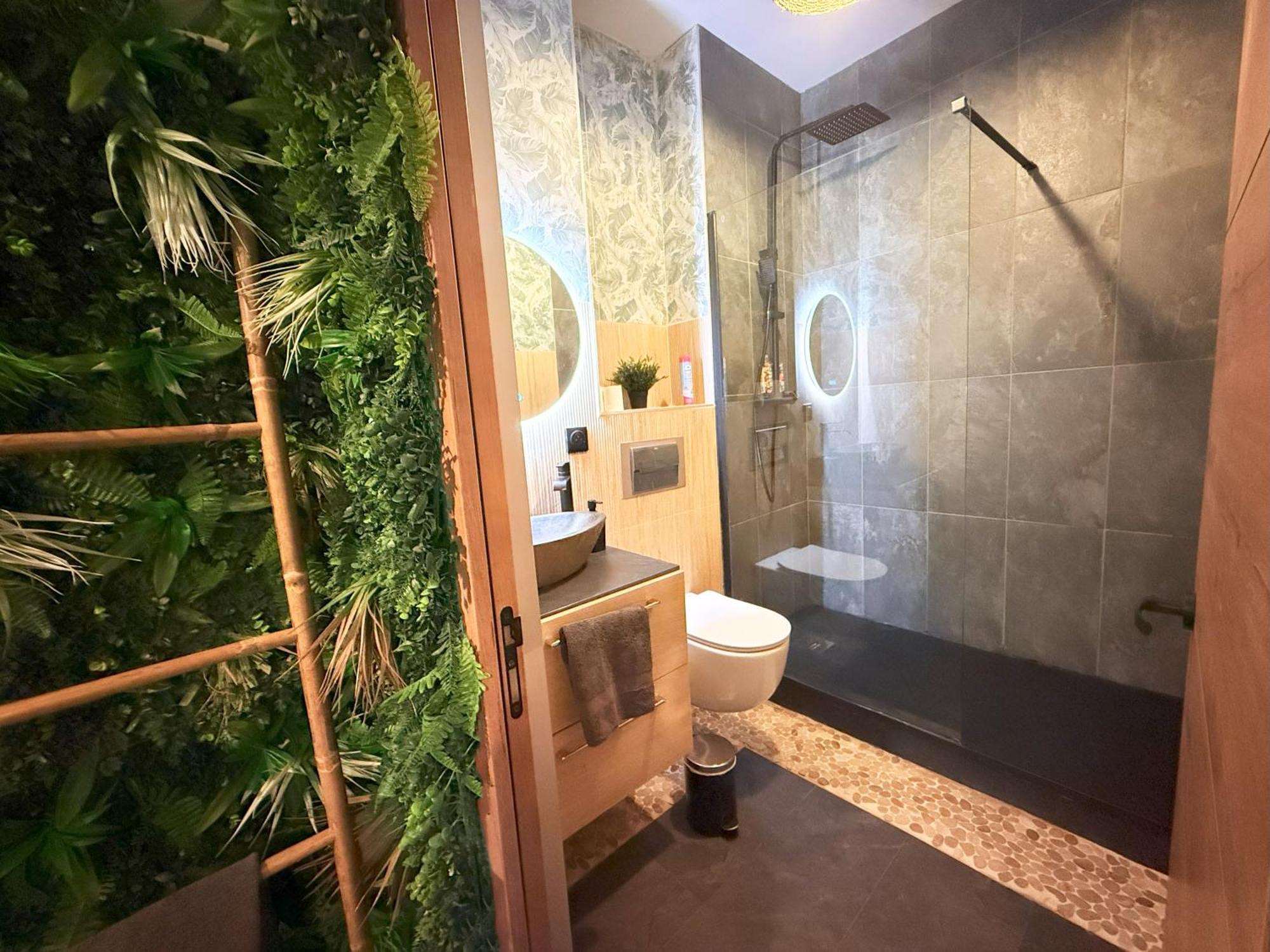 Narbnb - Jungle - Jacuzzi - Centre - Clim Apartment *