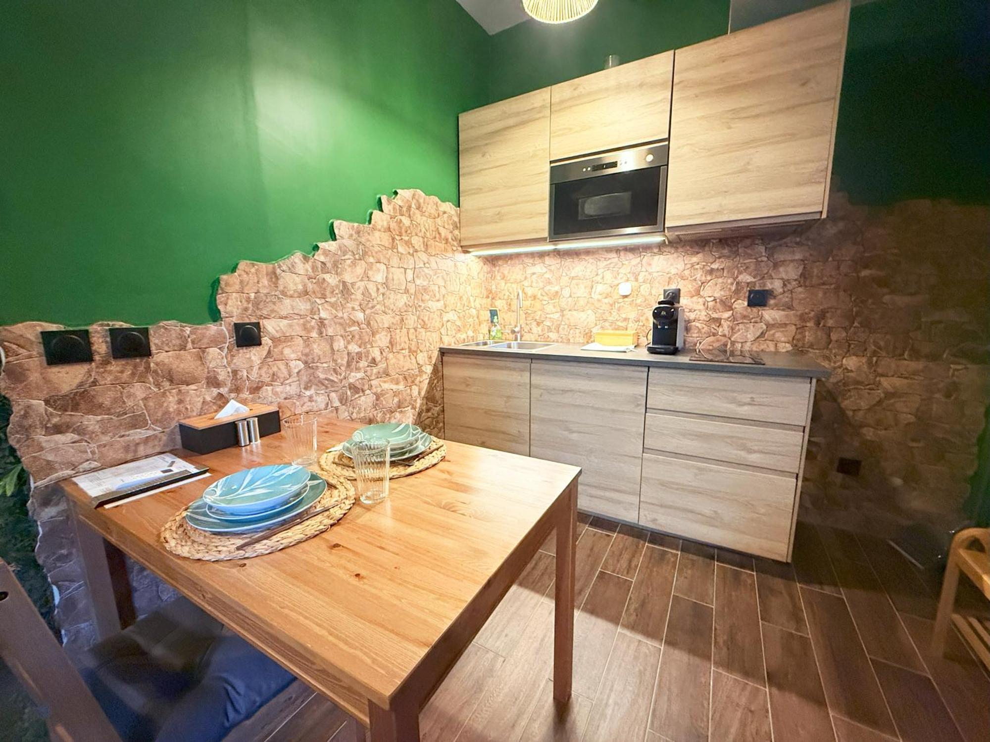 Narbnb - Jungle - Jacuzzi - Centre - Clim Apartment *